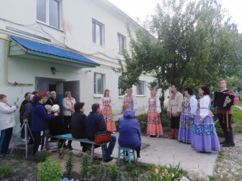 
В Лысогорском районе отметили День соседей
