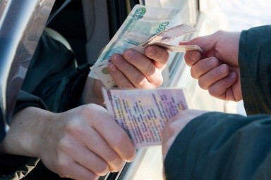 
В Калининском районе возбуждено уголовное дело в отношении водителя, пытавшегося дать взятку инспе