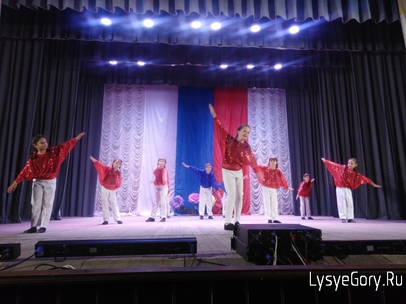 
В районном Дворце культуры прошел праздничный концерт, посвященный Дню России
