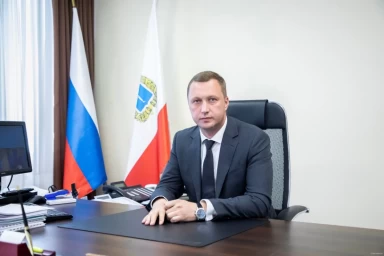 
Поздравление Губернатора области Р.В.Бусаргина с Днём государственного флага РФ
