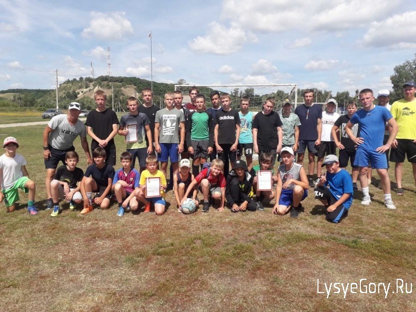 
В Лысых Горах прошёл третий муниципальный этап соревнований по дворовому футболу
