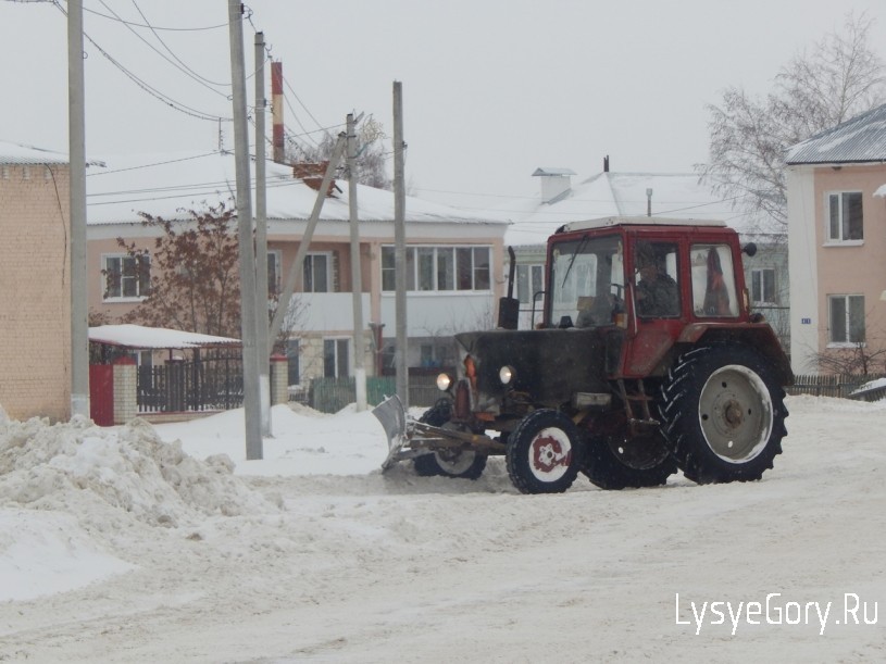 
​В районе ведутся работы по расчистке дорог после обильного снегопада
