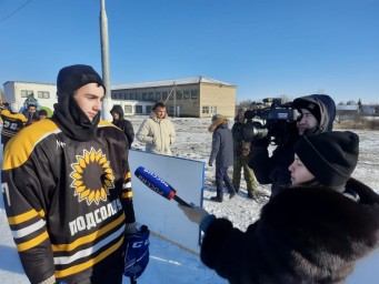 
В Невежкино прошел товарищеский мат чпо хоккею с шайбой, посвященный памяти Валерия Харламова
