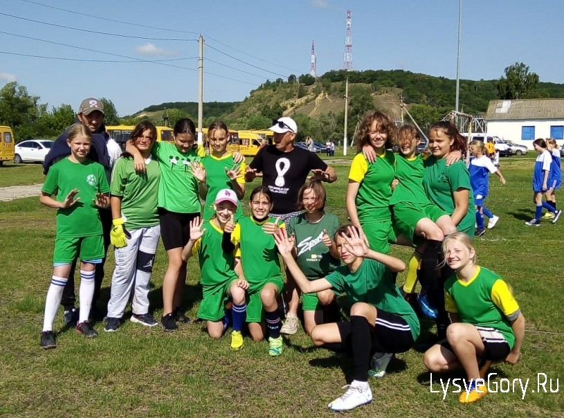 
В Лысых Горах стартовал XXI турнир по футболу среди дворовых команд на Кубок Губернатора Саратовск