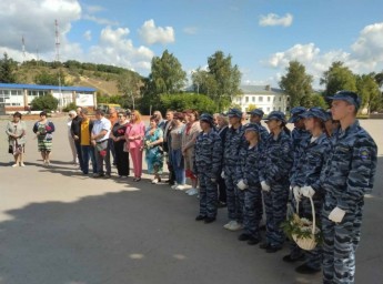 
В Лысых Горах юные друзья полиции приняли участие в памятных мероприятиях
