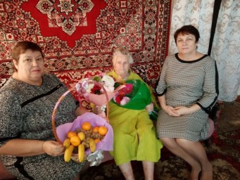 
Глава района поздравила с юбилеем жительницу райцентра, заслуженного учителя РСФСР
