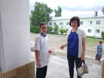 
12 июня специалисты и волонтеры Лысогорского филиала ГБУ РЦ "Молодежь плюс" поздравили лысогорцев 