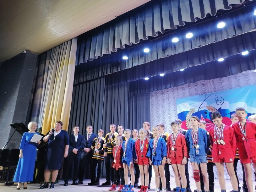 В районном Дворце культуры состоялся торжественный концерт, посвящённый Дню защитника Отечества