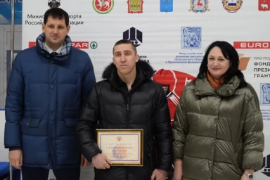 
Тренер команды "Подсолнух" Телман Магомедалиев признан одним из лучших сельских тренеров
