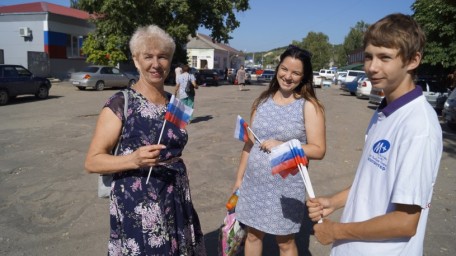 В Лысых Горах прошла акция "Под флагом России"