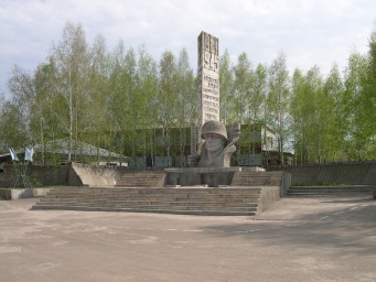 Площадь и памятник участникам ВОВ
