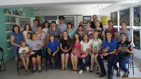 В Центральной библиотеке состоялось торжественное вручение паспортов юным гражданам района "Мы - гра