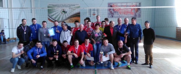 В Лысых Горах состоялись областные соревнования по волейболу
