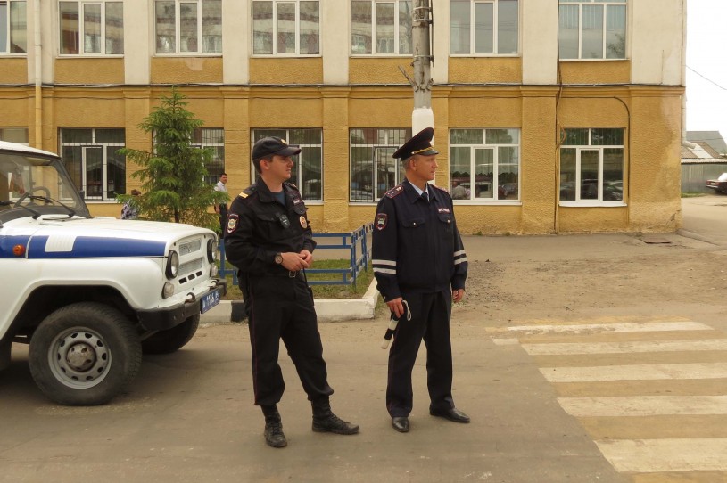 Более 50 сотрудников МО МВД России "Калининский" обеспечивали охрану порядка во время проведения тор