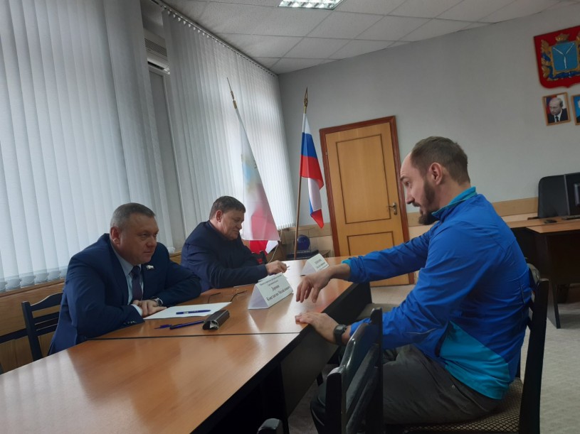 Министр природных ресурсов и экологии Саратовской области Константин Доронин провел прием граждан Лы