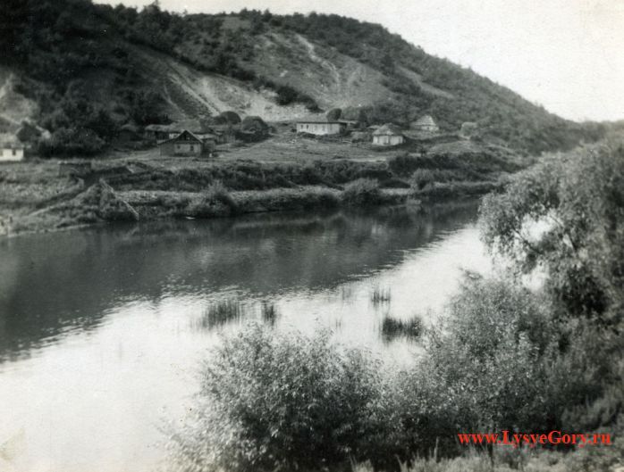 Старинное фото поселение возле реки Медведицы
