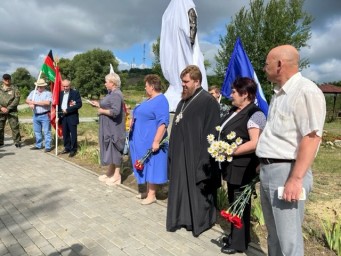 
В День ветеранов боевых действий в Лысых Горах открыли памятник участникам локальных войн
