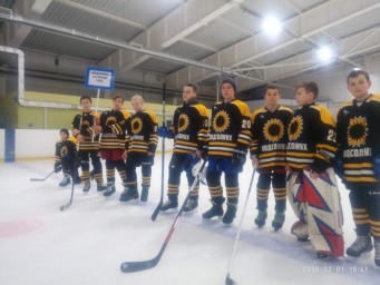 Лысогорская команда заняла второе место в средней возрастной группе турнира «Золотая шайба»