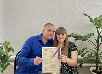 
В преддверии празднования Дня России в отделе ЗАГС по Лысогорскому району зарегистрировали рождени