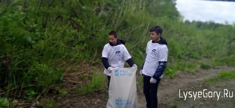 
Волонтеры привели в порядок прибрежную зону Медведицы в рамках акции "Чистый берег"
